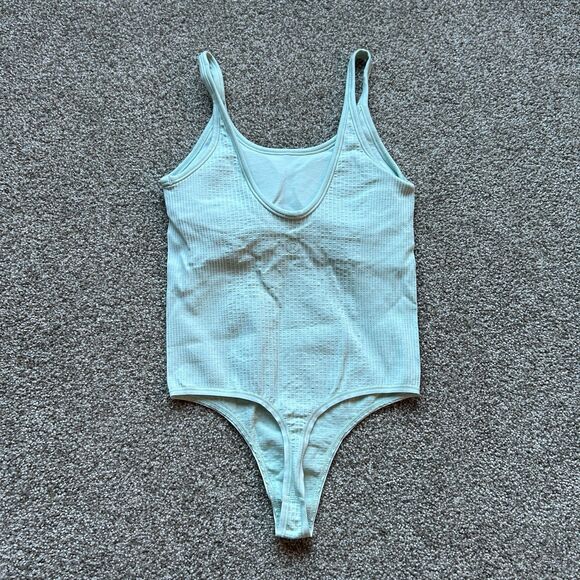 LULULEMON EBB TO STREET BODYSUIT LIGHT SUPPORT B/C CUPS SZ 2 - Picture 3 of 6